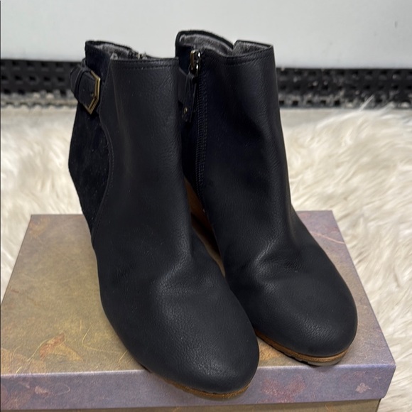 Dr. Scholl Bootie - Picture 1 of 6